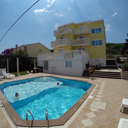 Apartments Romana Slatine Luaran gambar