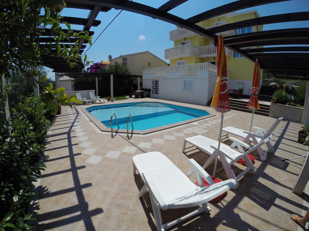 Apartments Romana Slatine Bilik gambar