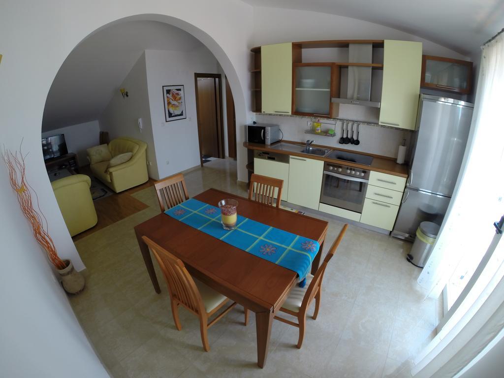 Apartments Romana Slatine Bilik gambar