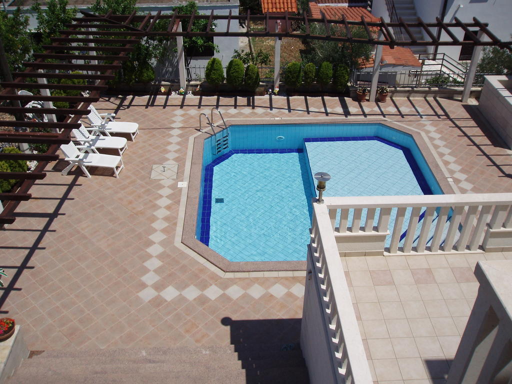Apartments Romana Slatine Bilik gambar