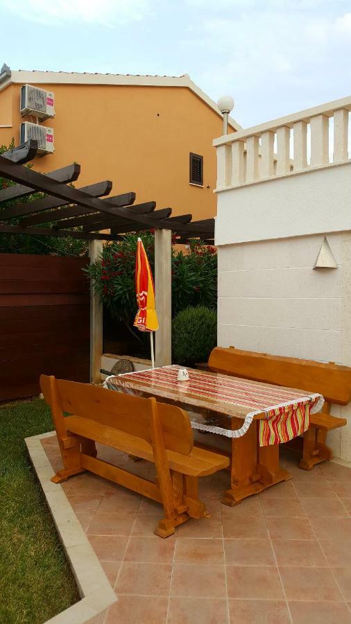 Apartments Romana Slatine Luaran gambar